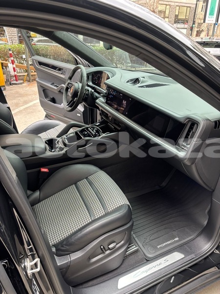 Big with watermark porsche cayenne taraz georgiyev 5773