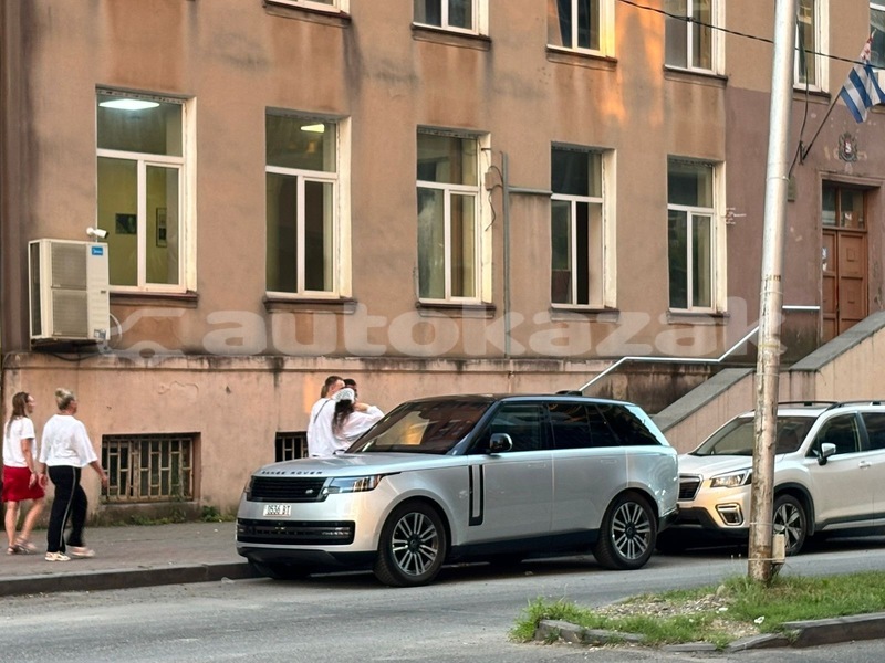 Big with watermark land rover range rover taraz georgiyev 5790