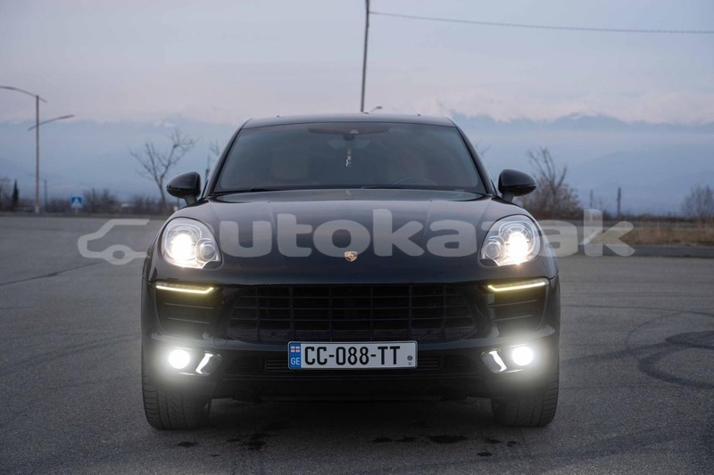 Big with watermark porsche macan taraz georgiyev 5793
