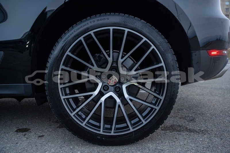 Big with watermark porsche macan taraz georgiyev 5793