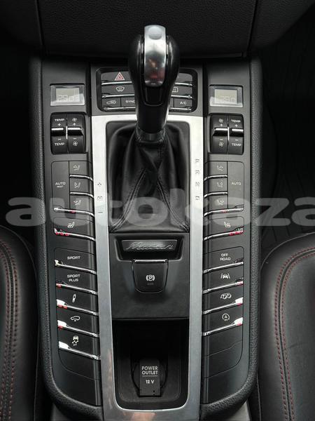 Big with watermark porsche macan taraz georgiyev 5819