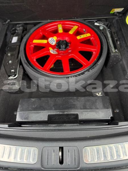 Big with watermark porsche macan taraz georgiyev 5819