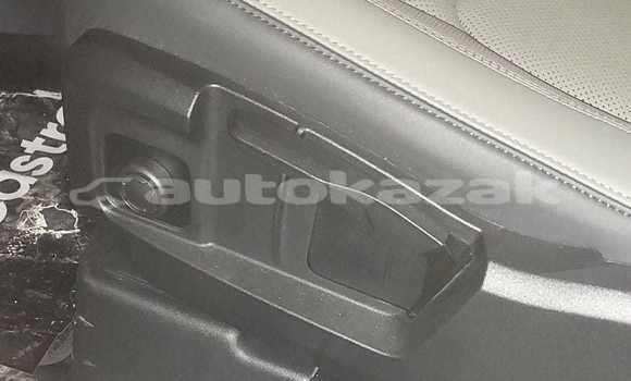 Buy Used Land Rover Defender Green Car in Georgiyev in Taraz Buy Used Land Rover Defender Green Car in Georgiyev in Taraz