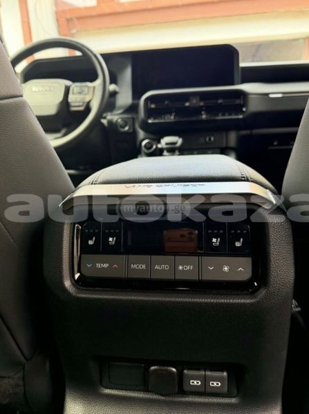 Big with watermark toyota land cruiser prado taraz georgiyev 5827