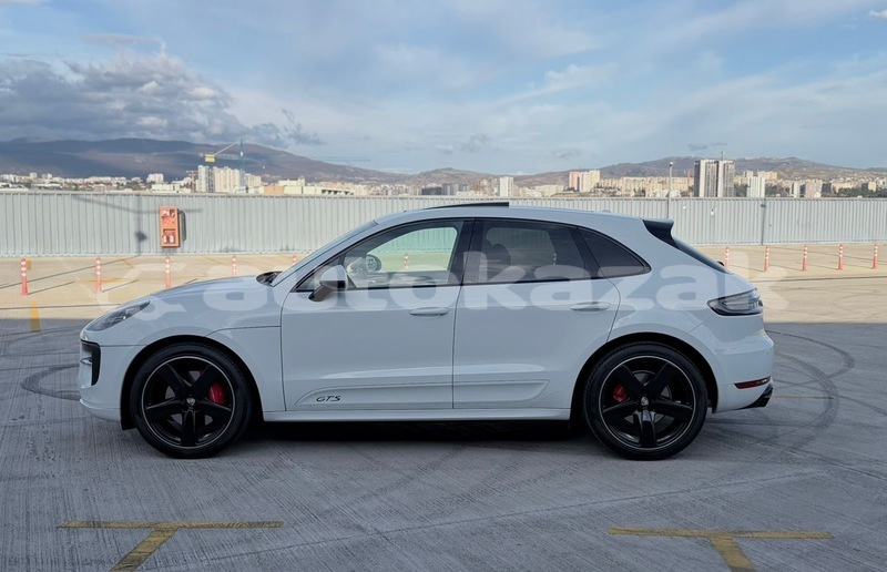 Big with watermark porsche macan taraz georgiyev 5840