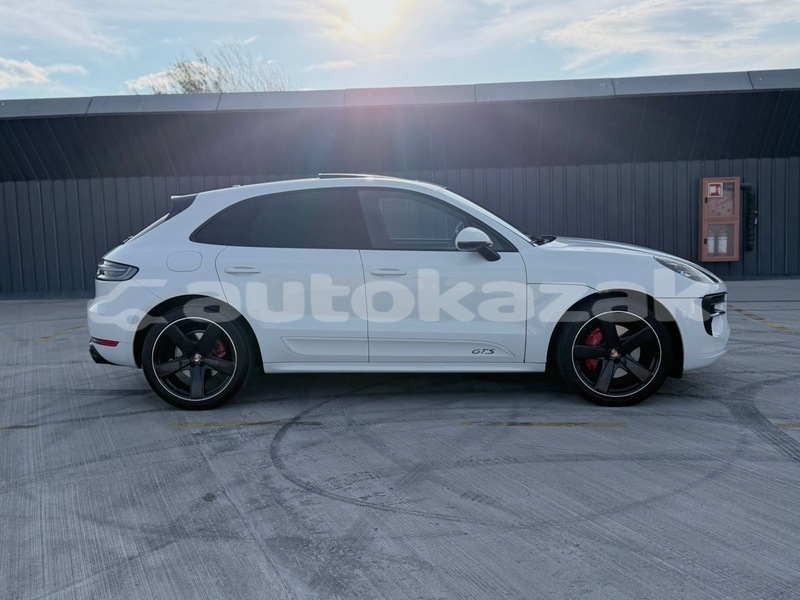 Big with watermark porsche macan taraz georgiyev 5840