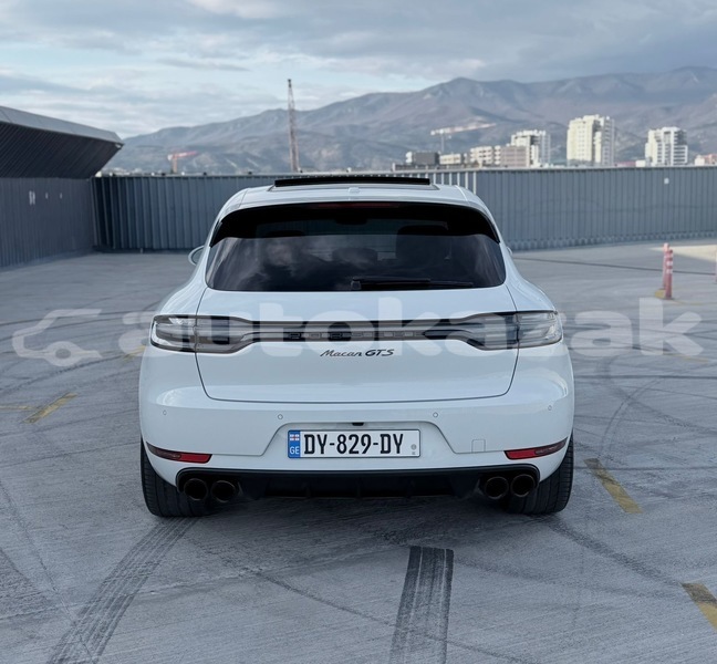 Big with watermark porsche macan taraz georgiyev 5840