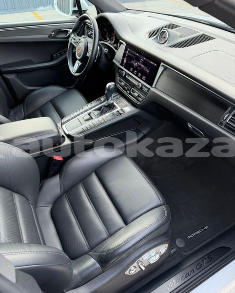 Big with watermark porsche macan taraz georgiyev 5840