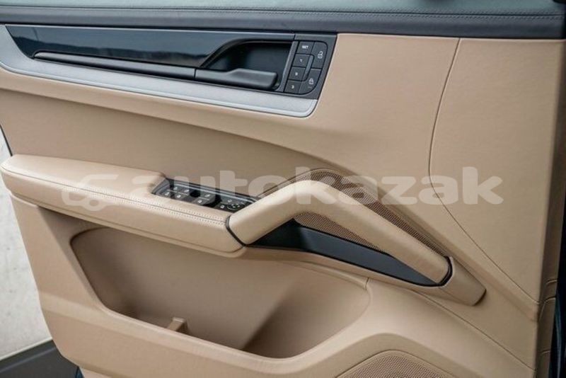 Big with watermark porsche cayenne taraz georgiyev 5841