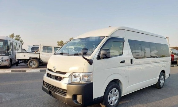 Buy Used Toyota Hiace White Car in Aktau in Karagandi
