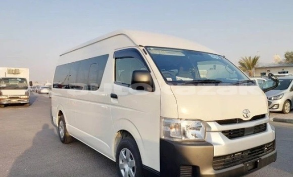 Buy Used Toyota Hiace White Car in Aktau in Karagandi Buy Used Toyota Hiace White Car in Aktau in Karagandi