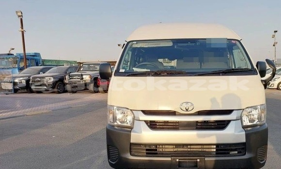Buy Used Toyota Hiace White Car in Aktau in Karagandi Buy Used Toyota Hiace White Car in Aktau in Karagandi