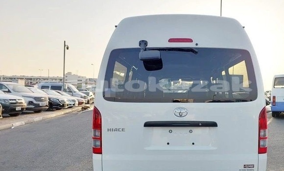 Buy Used Toyota Hiace White Car in Aktau in Karagandi Buy Used Toyota Hiace White Car in Aktau in Karagandi