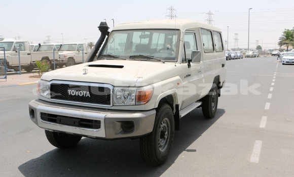 Buy Used Toyota Land Cruiser White Car in Import - Dubai in Akmecet Buy Used Toyota Land Cruiser White Car in Import - Dubai in Akmecet