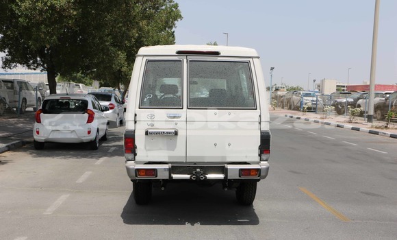 Buy Used Toyota Land Cruiser White Car in Import - Dubai in Akmecet Buy Used Toyota Land Cruiser White Car in Import - Dubai in Akmecet