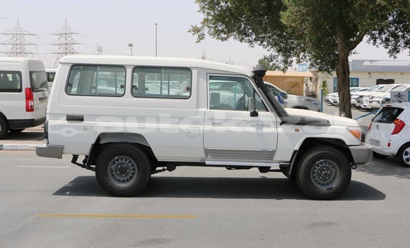 Buy Used Toyota Land Cruiser White Car in Import - Dubai in Akmecet Buy Used Toyota Land Cruiser White Car in Import - Dubai in Akmecet