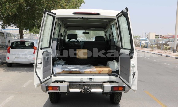 Buy Used Toyota Land Cruiser White Car in Import - Dubai in Akmecet Buy Used Toyota Land Cruiser White Car in Import - Dubai in Akmecet