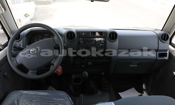 Buy Used Toyota Land Cruiser White Car in Import - Dubai in Akmecet Buy Used Toyota Land Cruiser White Car in Import - Dubai in Akmecet