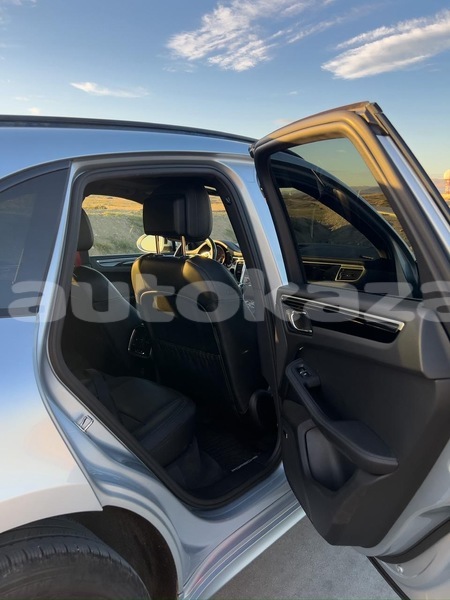 Big with watermark porsche macan taraz georgiyev 5866