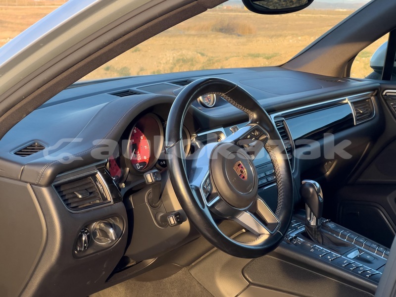 Big with watermark porsche macan taraz georgiyev 5866