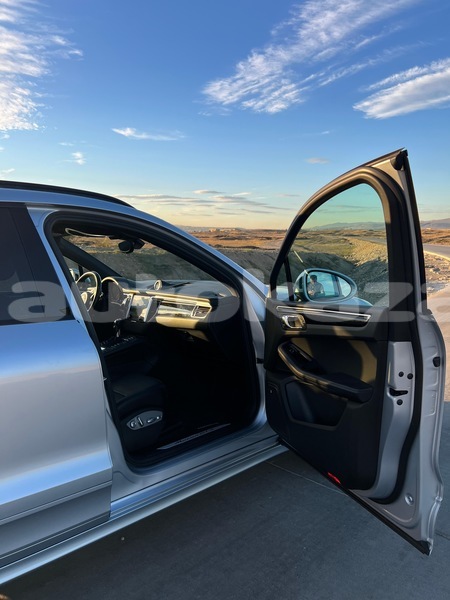 Big with watermark porsche macan taraz georgiyev 5866