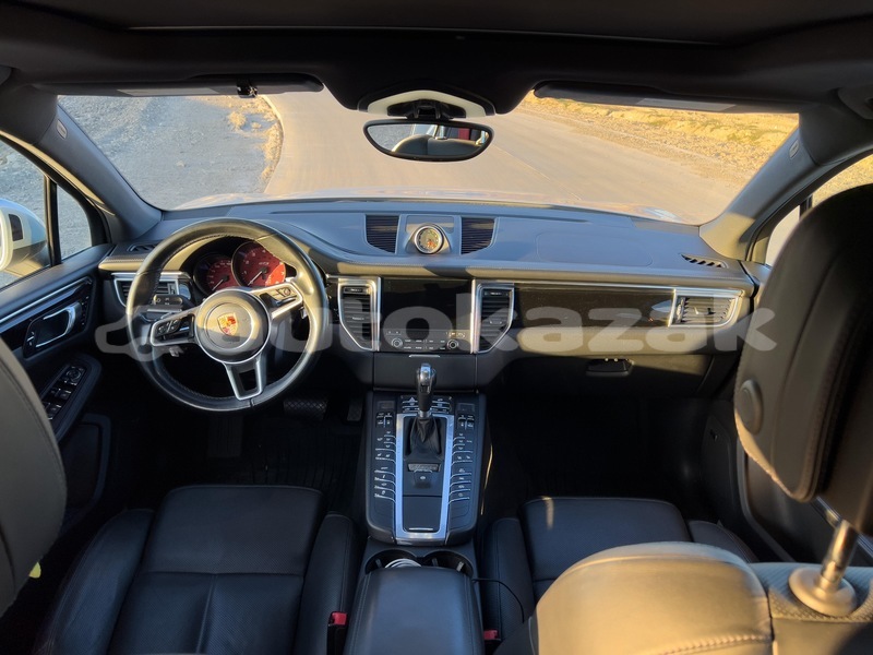 Big with watermark porsche macan taraz georgiyev 5866