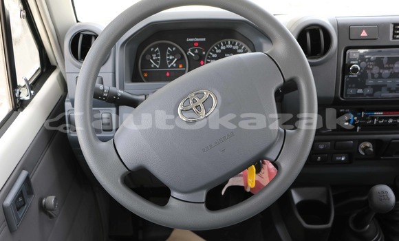 Buy Used Toyota Land Cruiser White Car in Import - Dubai in Akmecet Buy Used Toyota Land Cruiser White Car in Import - Dubai in Akmecet