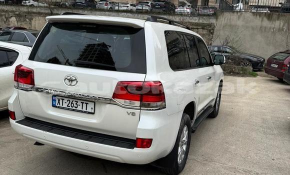 Buy Used Toyota Land Cruiser White Car in Georgiyev in Taraz Buy Used Toyota Land Cruiser White Car in Georgiyev in Taraz