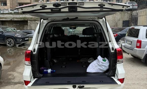 Buy Used Toyota Land Cruiser White Car in Georgiyev in Taraz Buy Used Toyota Land Cruiser White Car in Georgiyev in Taraz