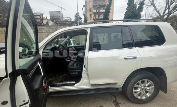 Buy Used Toyota Land Cruiser White Car in Georgiyev in Taraz Buy Used Toyota Land Cruiser White Car in Georgiyev in Taraz