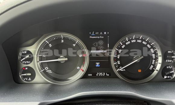 Buy Used Toyota Land Cruiser White Car in Georgiyev in Taraz Buy Used Toyota Land Cruiser White Car in Georgiyev in Taraz