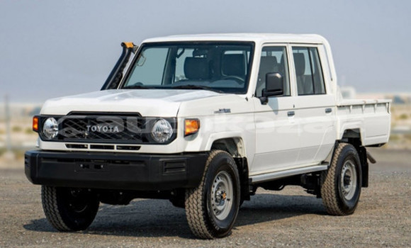 Buy Used Toyota Land Cruiser White Car in Aktau in Karagandi