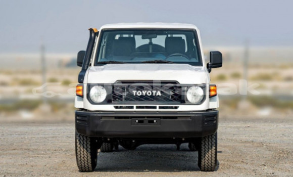 Buy Used Toyota Land Cruiser White Car in Aktau in Karagandi Buy Used Toyota Land Cruiser White Car in Aktau in Karagandi