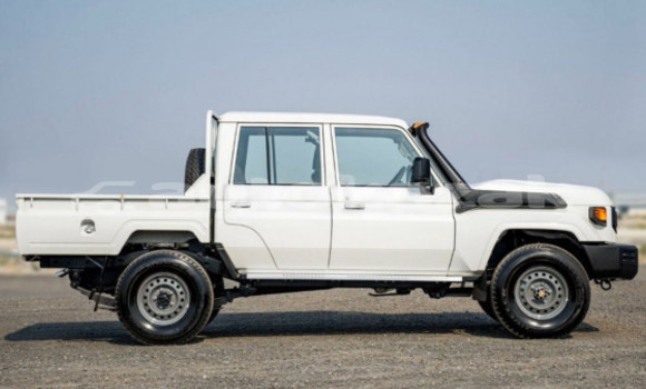 Buy Used Toyota Land Cruiser White Car in Aktau in Karagandi Buy Used Toyota Land Cruiser White Car in Aktau in Karagandi
