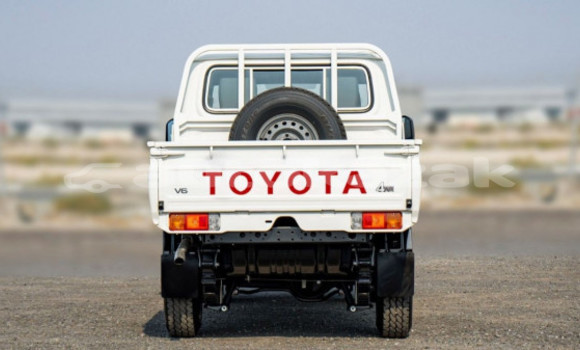 Buy Used Toyota Land Cruiser White Car in Aktau in Karagandi Buy Used Toyota Land Cruiser White Car in Aktau in Karagandi