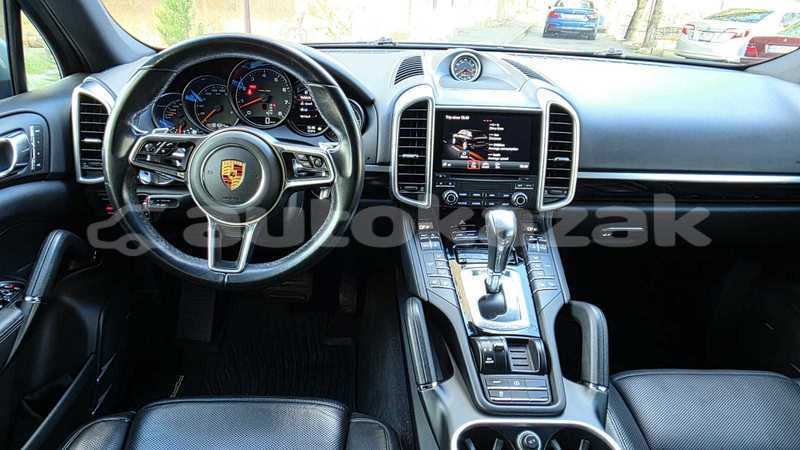 Big with watermark porsche cayenne taraz georgiyev 5906