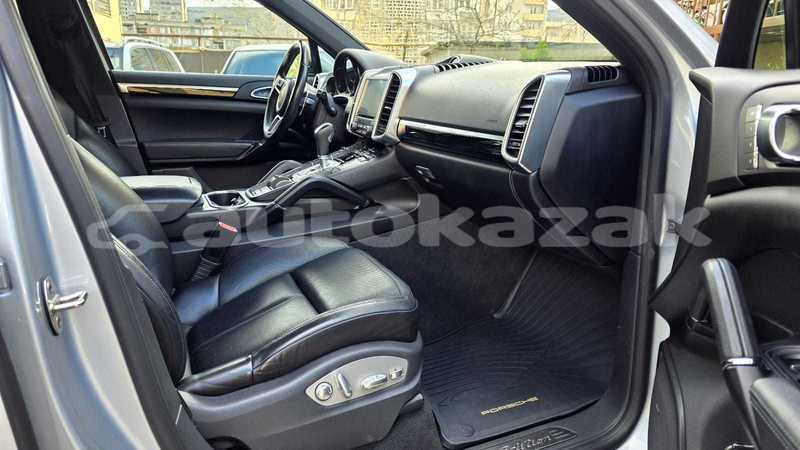 Big with watermark porsche cayenne taraz georgiyev 5906