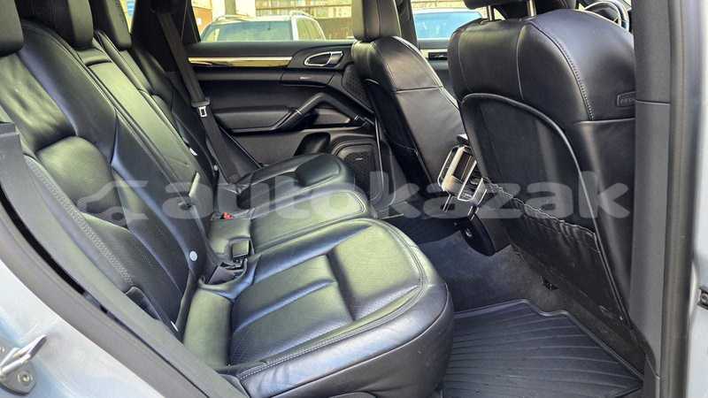 Big with watermark porsche cayenne taraz georgiyev 5906