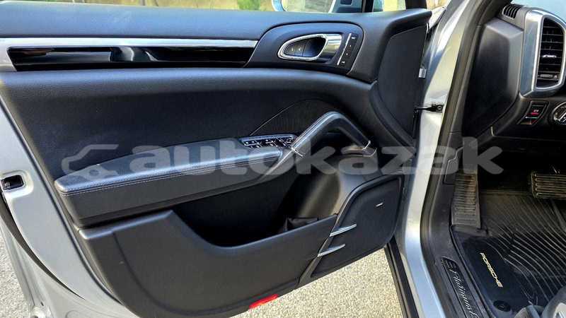 Big with watermark porsche cayenne taraz georgiyev 5906