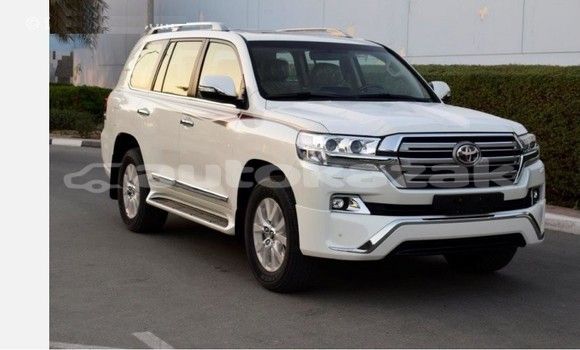 Buy Used Toyota Land Cruiser White Car in Aktau in Karagandi