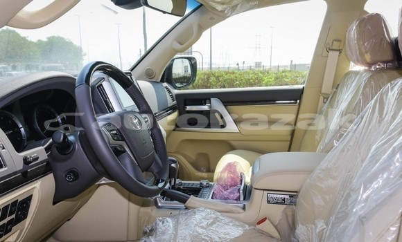 Buy Used Toyota Land Cruiser White Car in Aktau in Karagandi Buy Used Toyota Land Cruiser White Car in Aktau in Karagandi