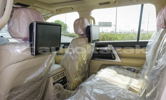 Buy Used Toyota Land Cruiser White Car in Aktau in Karagandi Buy Used Toyota Land Cruiser White Car in Aktau in Karagandi