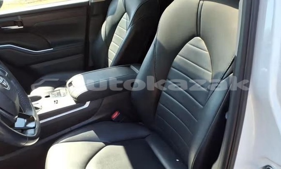 Buy Used Toyota Highlander White Car in Aktau in Karagandi Buy Used Toyota Highlander White Car in Aktau in Karagandi