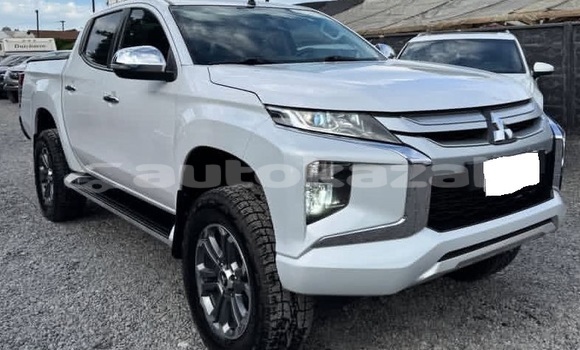 Buy Used Mitsubishi L200 White Car in Aktau in Karagandi