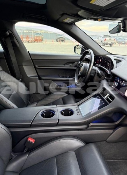 Big with watermark porsche panamera taraz georgiyev 5971