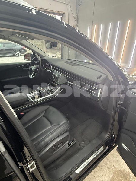 Big with watermark audi q7 taraz georgiyev 5981