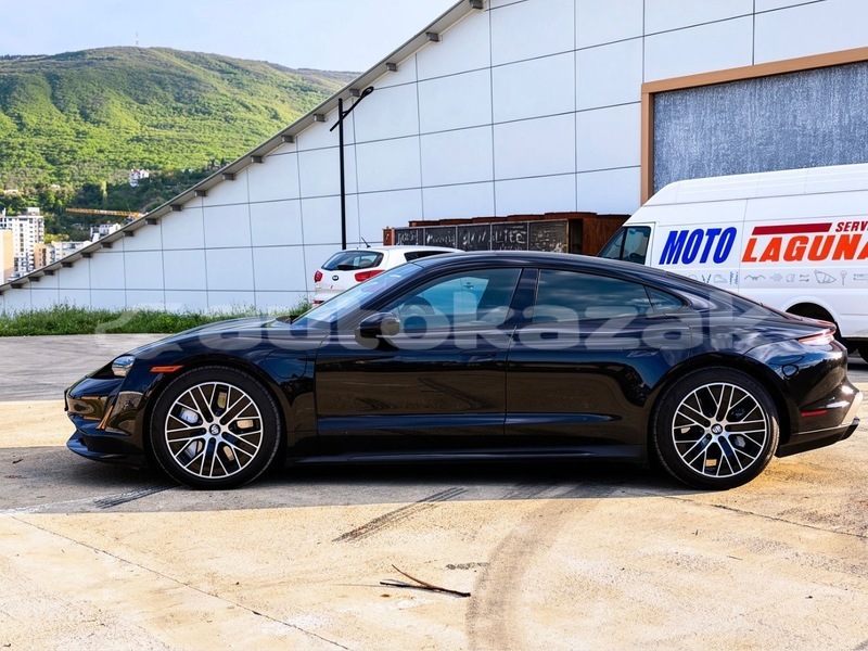 Big with watermark porsche panamera taraz georgiyev 5983