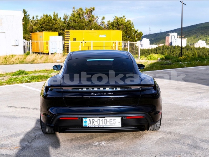 Big with watermark porsche panamera taraz georgiyev 5983