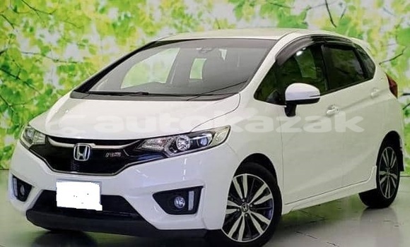 Buy Used Honda FIT White Car in Aktau in Karagandi