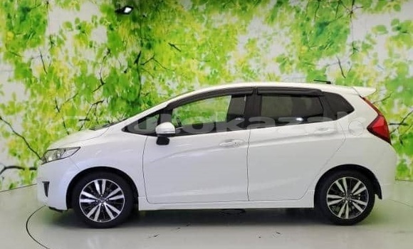 Buy Used Honda FIT White Car in Aktau in Karagandi Buy Used Honda FIT White Car in Aktau in Karagandi